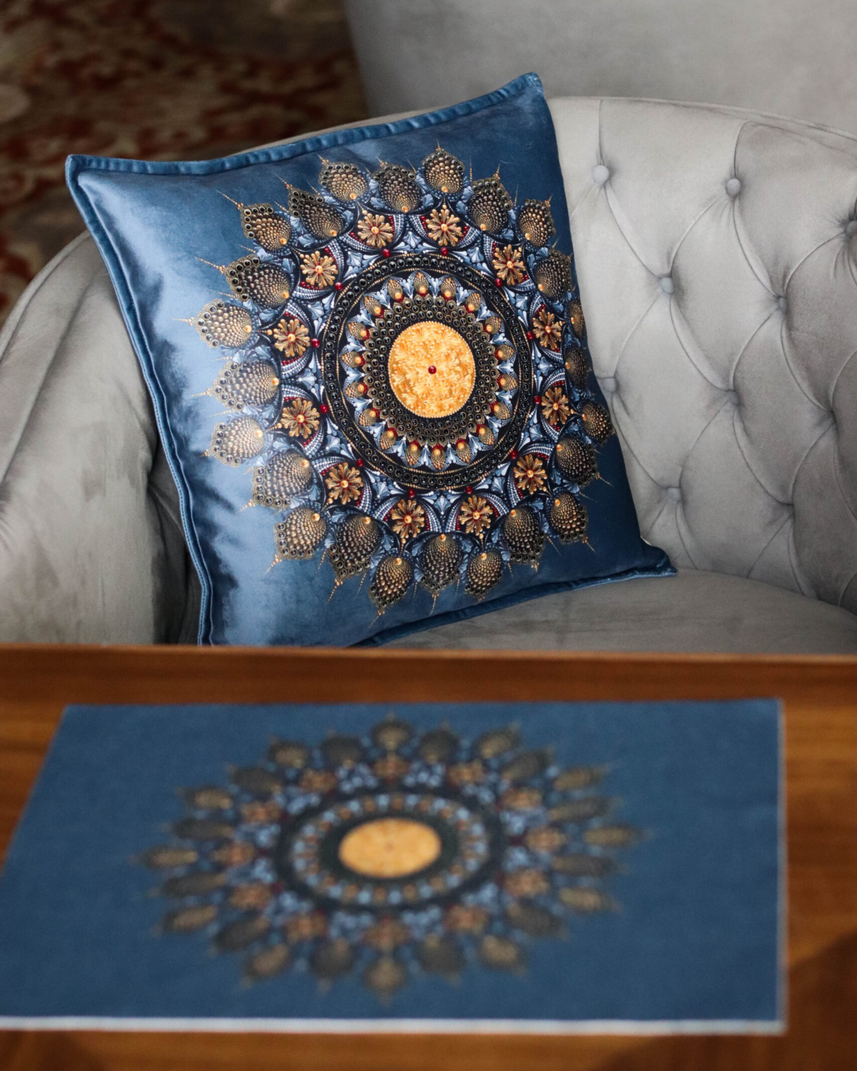 pilka pagalvele su mandala