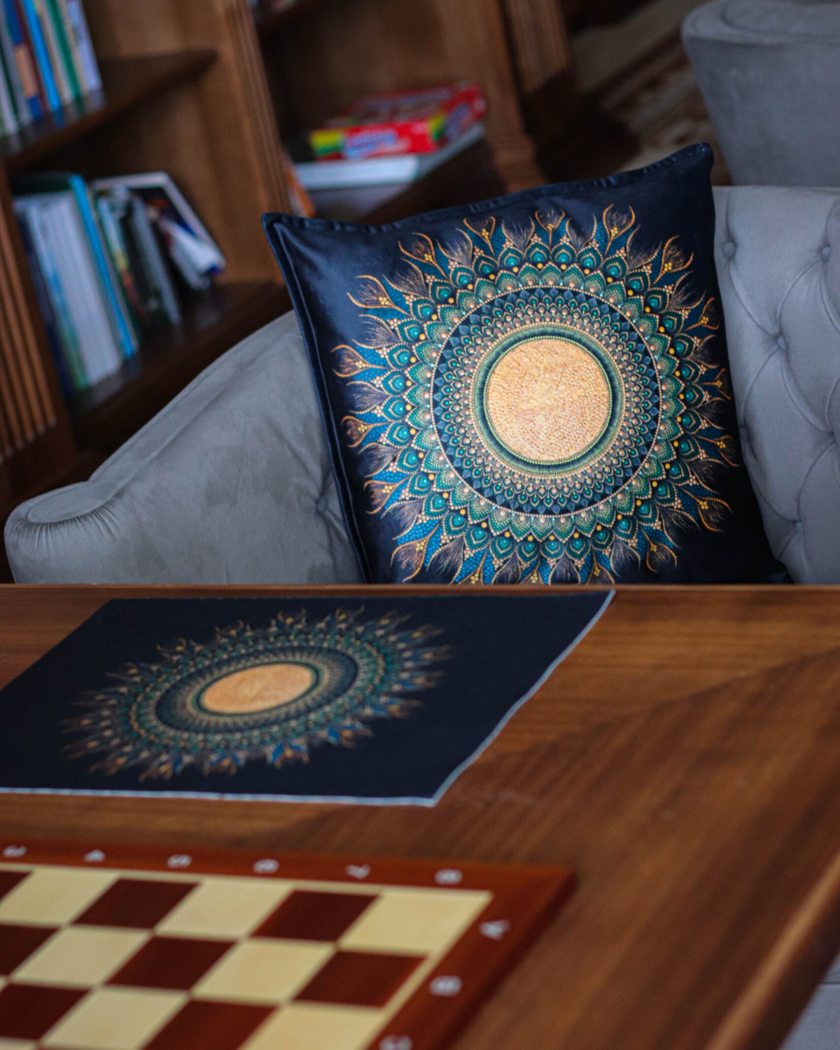 pagalvele su mandala taskavimas
